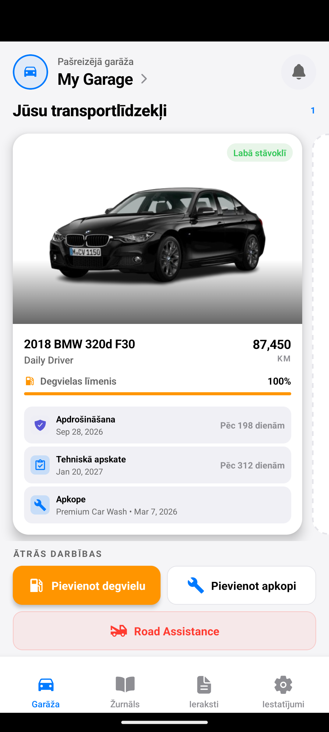 RovaMate vadības panelis ar transportlīdzekļa pārskatu, degvielas līmeni, apdrošināšanas un apkopes statusu